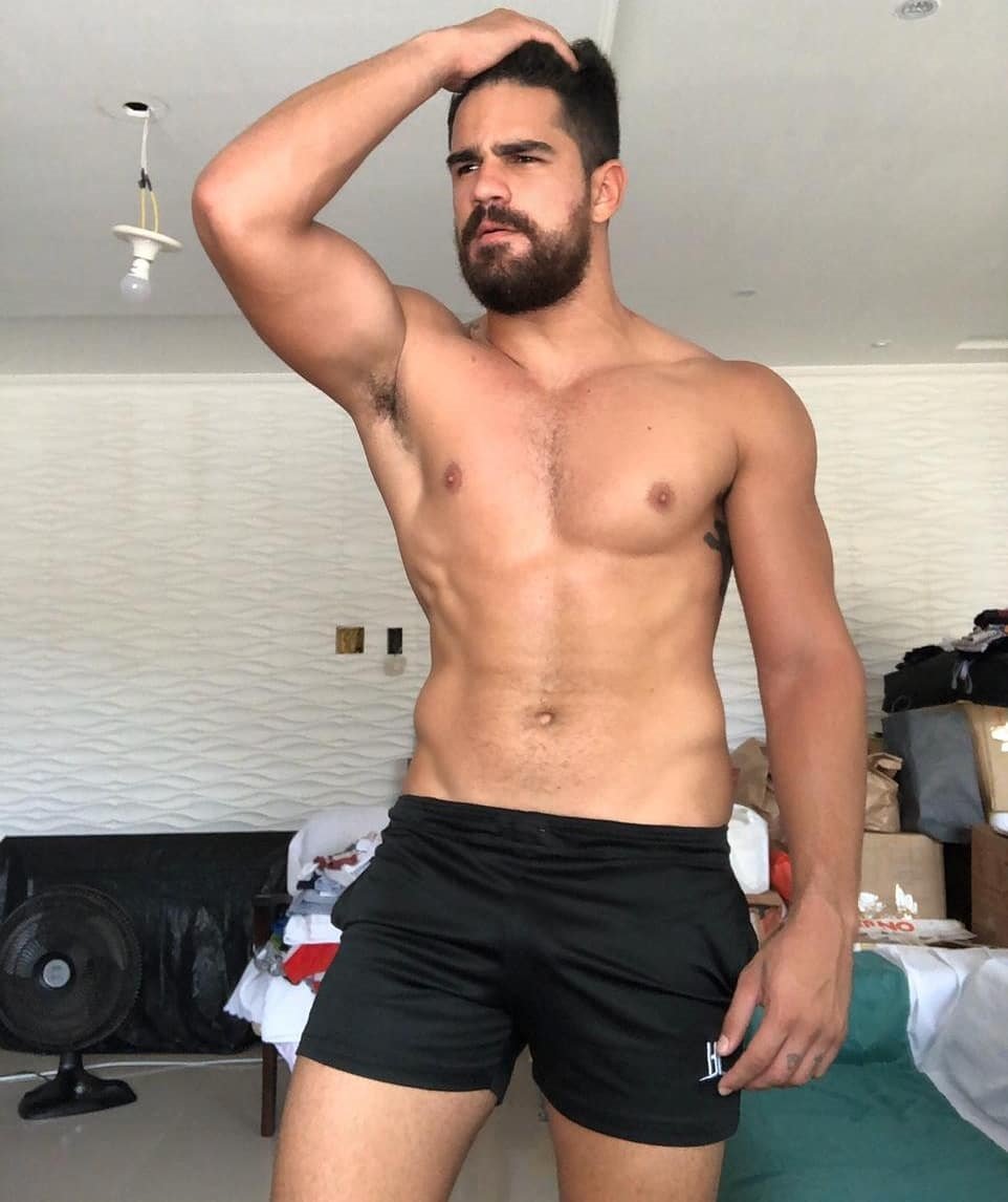 Phillip Dornelles e seu volume no shorts
