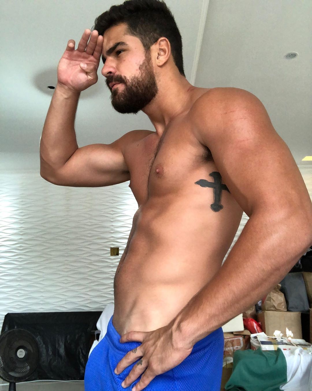 Phillip Dornelles e seu volume no shorts