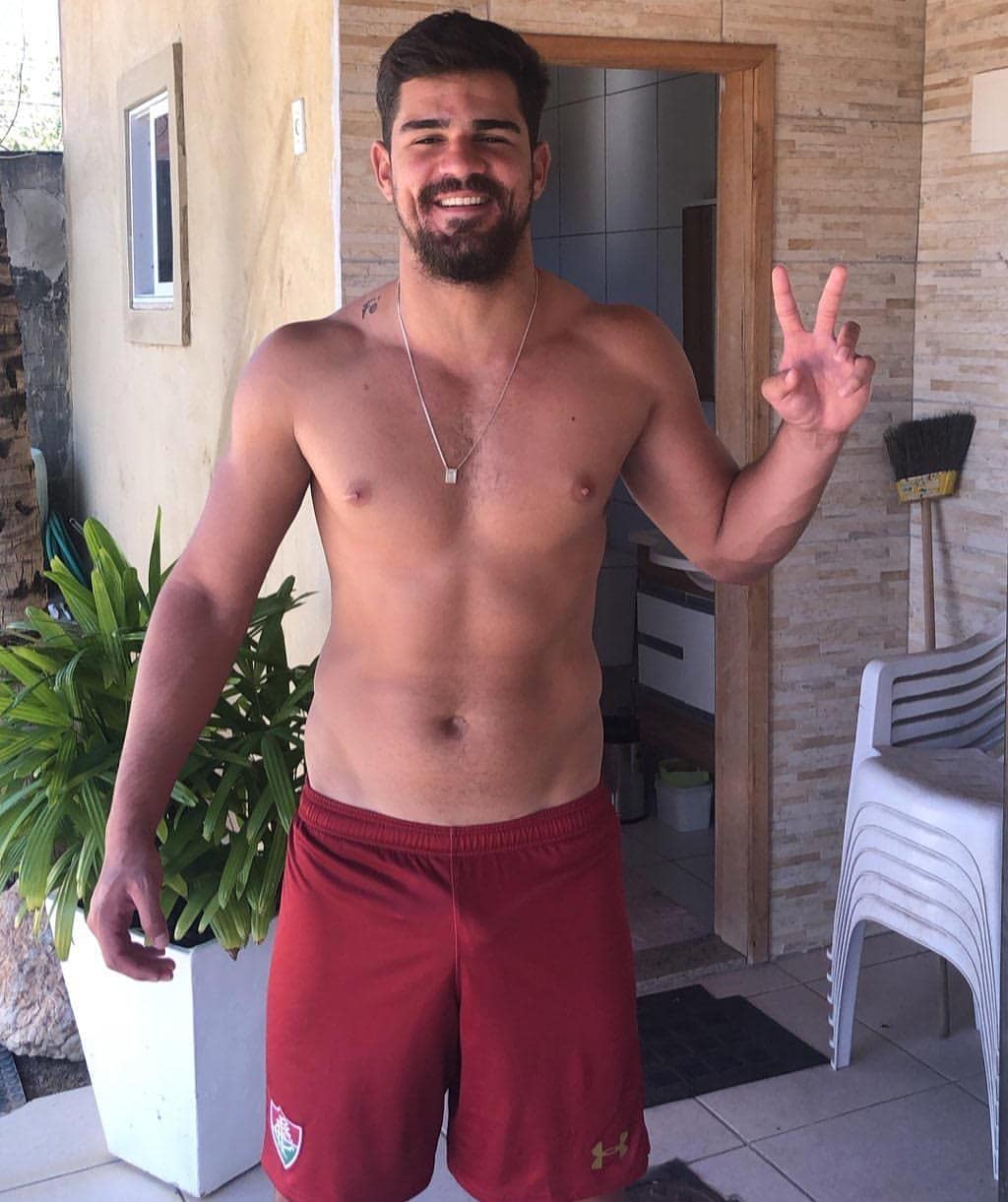 Phillip Dornelles e seu volume no shorts