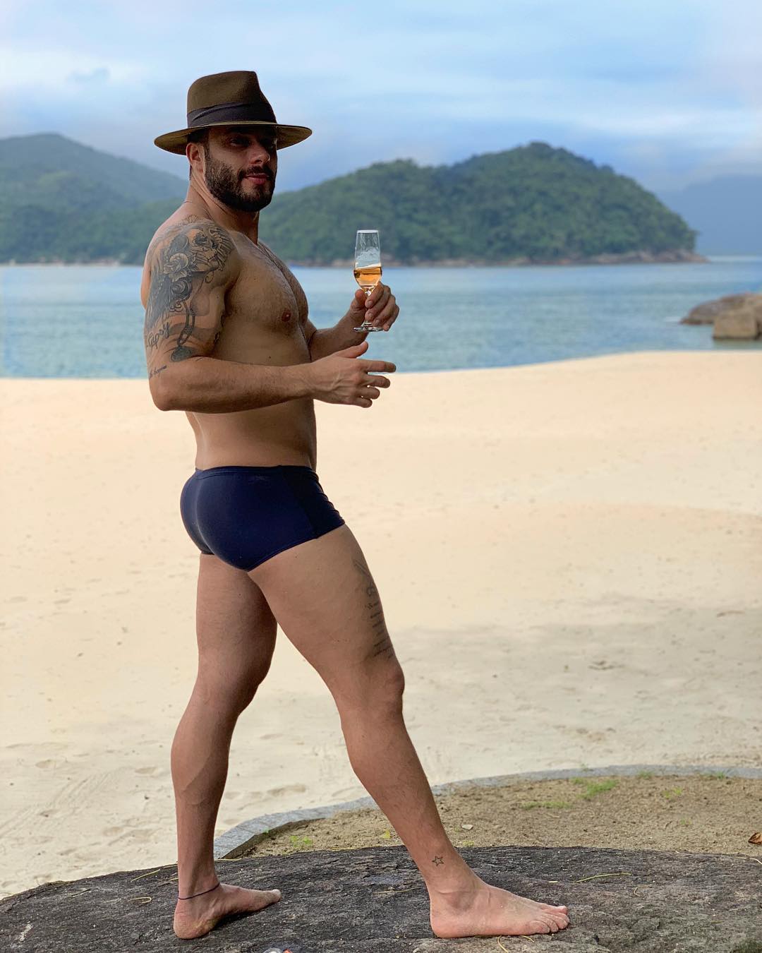 Rodrigo Marim de sunga mostrou o volume