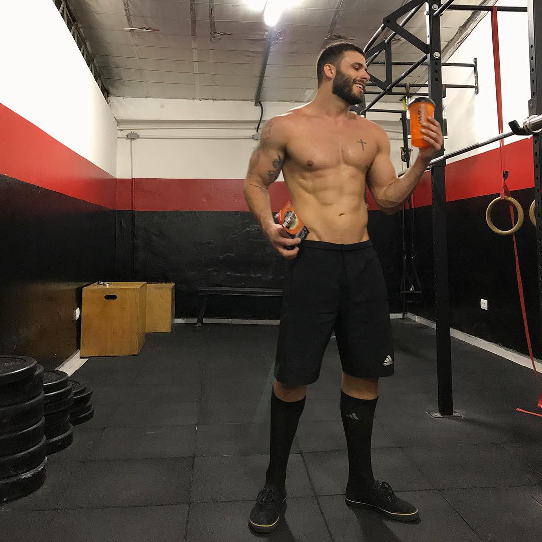 Rodrigo Marim de sunga mostrou o volume