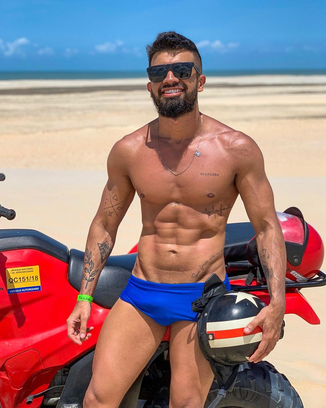 O volume na sunga de Rodrigo vai te deixar IMPACTADO