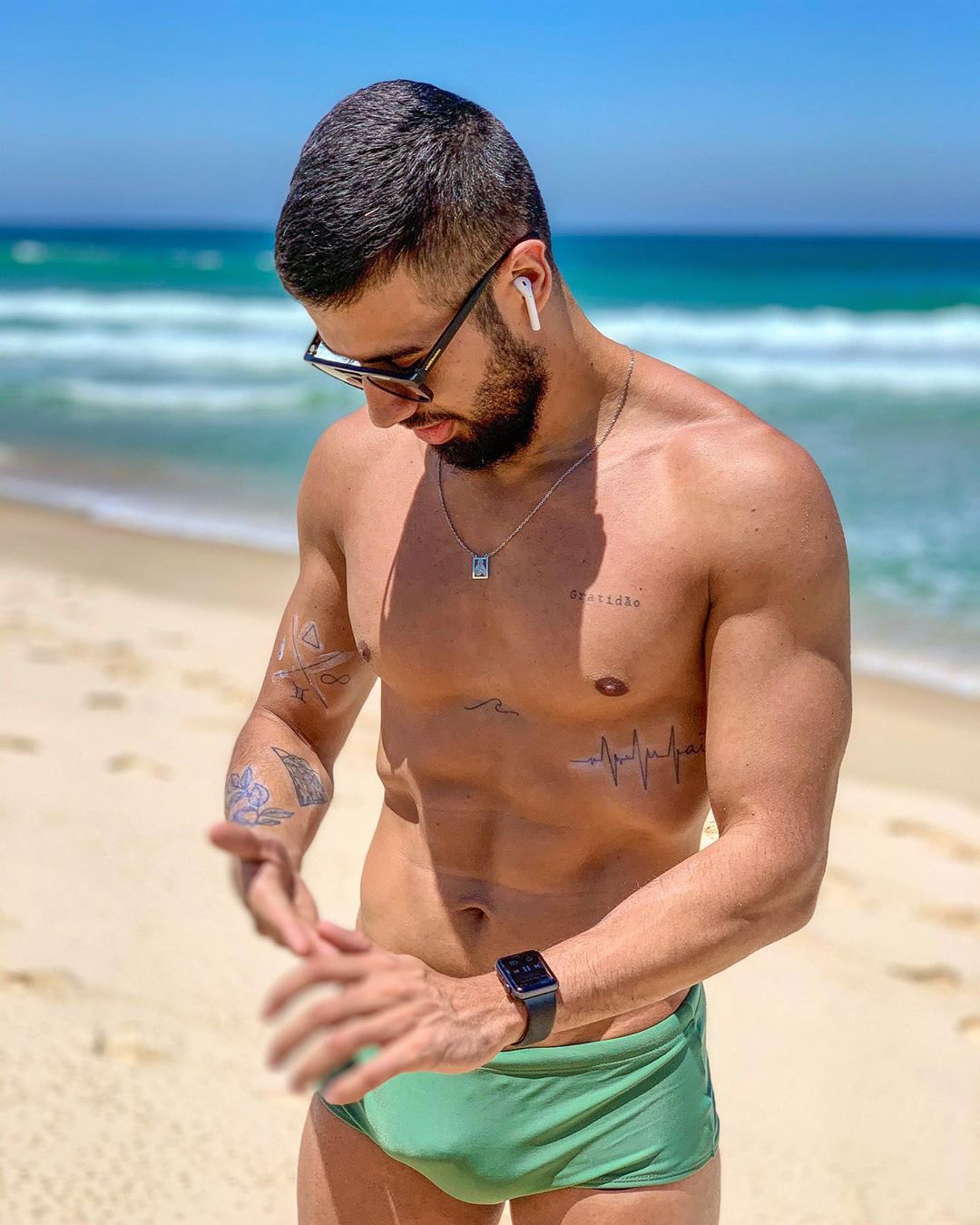 O volume na sunga de Rodrigo vai te deixar IMPACTADO