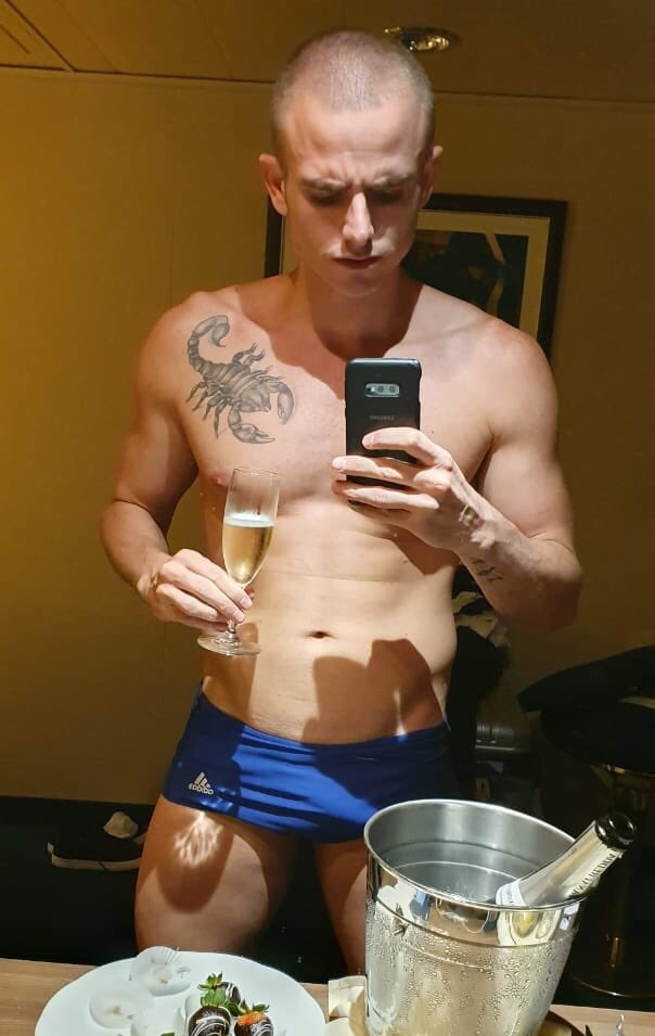 O carioca MARCOS CORREIA de sunga vai te deixar louco