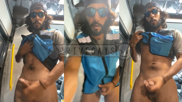 Punheta Entregador da AMAZON gozou gostoso durante o trabalho